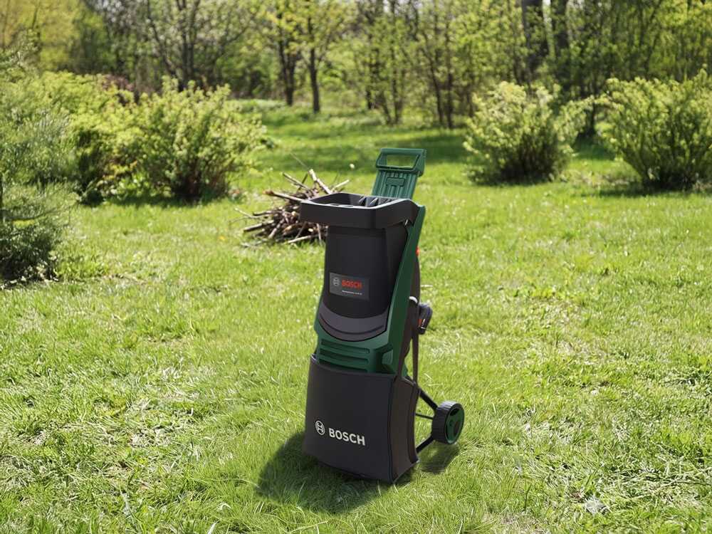 Bosch UniversalShredder - Biotrituratore a batteria 36V - con sacco di raccolta - SENZA BATTERIA E CARICABATTERIE