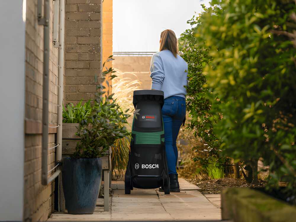 Bosch UniversalShredder - Biotrituratore a batteria 36V - con sacco di raccolta - SENZA BATTERIA E CARICABATTERIE